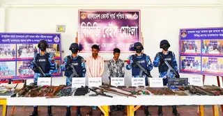 কোস্ট গার্ডের অভিযানে অস্ত্র-গুলিসহ ডাকাত করিম শরীফ বাহিনীর ২ সহযোগী আটক